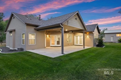 This stunning home in the gated community Kanaka Rapids blends - photo 33