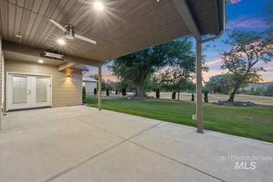 This stunning home in the gated community Kanaka Rapids blends - photo 34