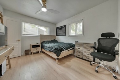 COMPLETELY RENOVATED & MOVE-IN READY! This stunning 3 bedroom, 2 - photo 35