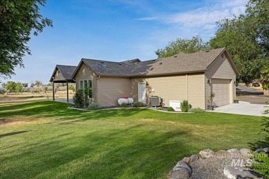 This stunning home in the gated community Kanaka Rapids blends - photo 36