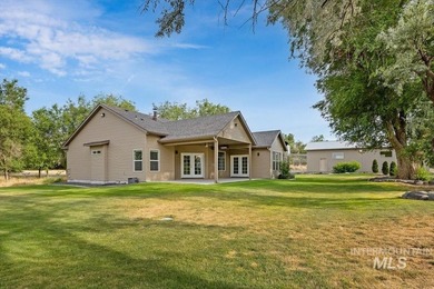 This stunning home in the gated community Kanaka Rapids blends - photo 38
