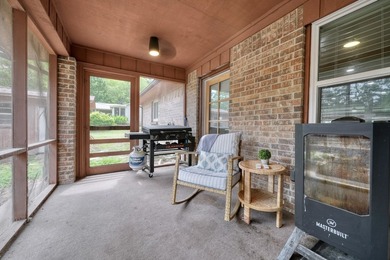 COMPLETELY RENOVATED & MOVE-IN READY! This stunning 3 bedroom, 2 - photo 40