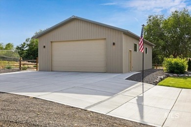 This stunning home in the gated community Kanaka Rapids blends - photo 41