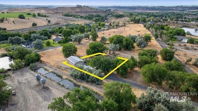 This stunning home in the gated community Kanaka Rapids blends - photo 43