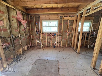 Great potential in a desirable location close to downtown - photo 4