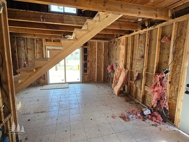 Great potential in a desirable location close to downtown - photo 7