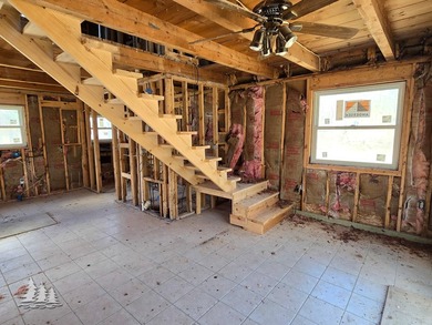 Great potential in a desirable location close to downtown - photo 9