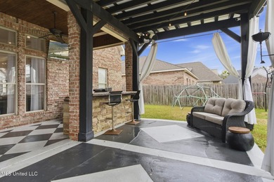 Welcome to this beautifully maintained 5-bedroom, 3-bathroom - photo 4