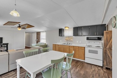 1998 Manufactured Home 3 Bedroom 2 Baths Living Room, Kitchen - photo 8