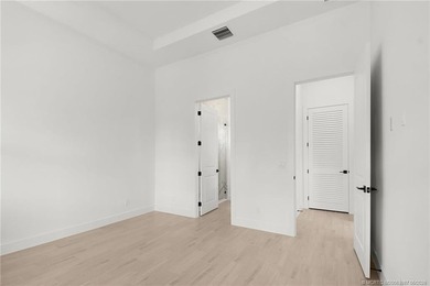 Move-in ready, NEW construction by TRUST HOMES. This 3/2/2/ lake - photo 18