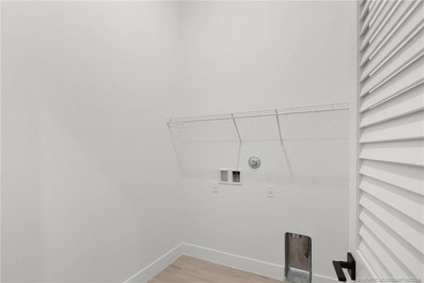 Move-in ready, NEW construction by TRUST HOMES. This 3/2/2/ lake - photo 32
