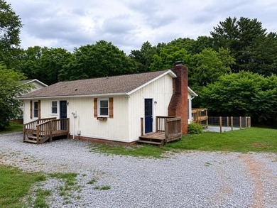 Welcome to The Coastline Cottage at 50 Coastline Drive in Inman - photo 2