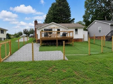 Welcome to The Coastline Cottage at 50 Coastline Drive in Inman - photo 5