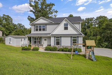 Looking for a move-in ready home on over an acre in the heart of - photo 3