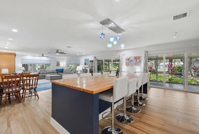 Beautifully upgraded villa in the sought-after CYPRESS ESTATES - photo 3