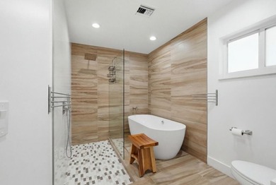Beautifully upgraded villa in the sought-after CYPRESS ESTATES - photo 6
