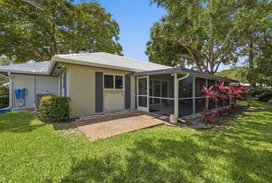 Beautifully upgraded villa in the sought-after CYPRESS ESTATES - photo 8
