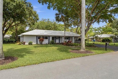 Beautifully upgraded villa in the sought-after CYPRESS ESTATES - photo 10