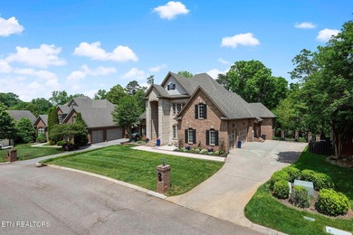 1724 Duncan Woods Lane in Duncan Woods offers a 5-bedroom, 4 - photo 2