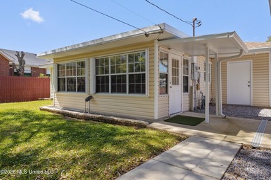 Located just blocks from the courthouse in the heart of downtown - photo 18