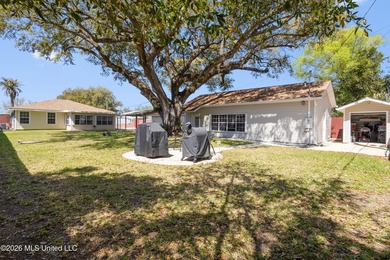 Located just blocks from the courthouse in the heart of downtown - photo 20