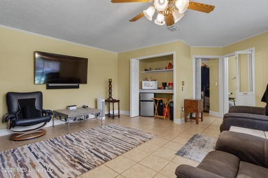 Located just blocks from the courthouse in the heart of downtown - photo 24