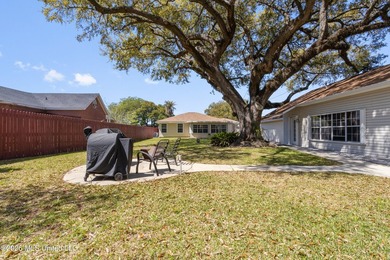 Located just blocks from the courthouse in the heart of downtown - photo 28