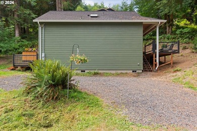 Life is good at the serene Fishhawk Lake! Set along the deer and - photo 28
