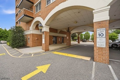 This bright, spacious, 3rd floor 2BR, 1.5 Bath condo in the - photo 2
