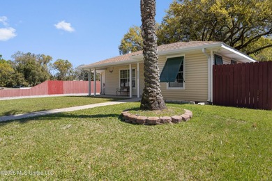 Located just blocks from the courthouse in the heart of downtown - photo 42
