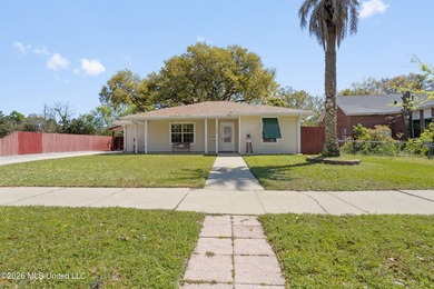 Located just blocks from the courthouse in the heart of downtown - photo 43