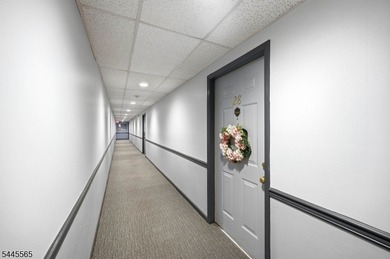 This bright, spacious, 3rd floor 2BR, 1.5 Bath condo in the - photo 4
