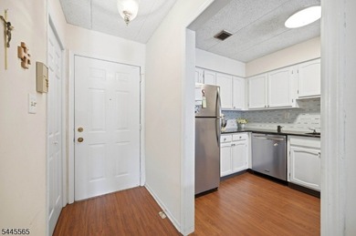 This bright, spacious, 3rd floor 2BR, 1.5 Bath condo in the - photo 5