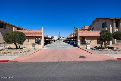 Beautifully updated Condo! From the flooring to the counter tops - photo 4