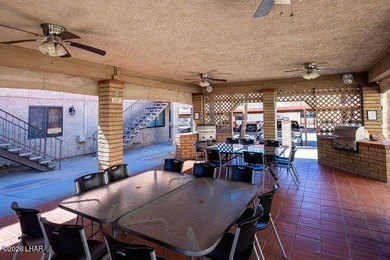 Beautifully updated Condo! From the flooring to the counter tops - photo 8