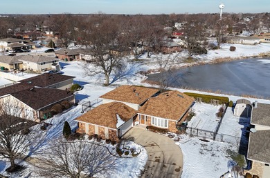 (private lake, pond, creek) Home Active Under Contract in Orland Park Illinois