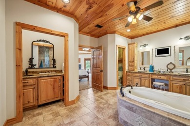 Experience luxury living in this stunning 3 bedroom, 3 full & 2 - photo 31