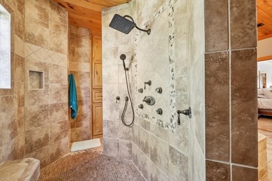 Experience luxury living in this stunning 3 bedroom, 3 full & 2 - photo 32