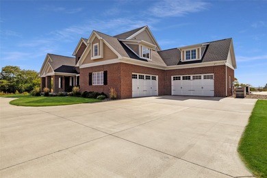 Set on an extraordinary 22.55-acre private estate, this - photo 1