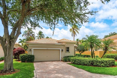 Welcome to this exceptional waterfront single-family residence - photo 2
