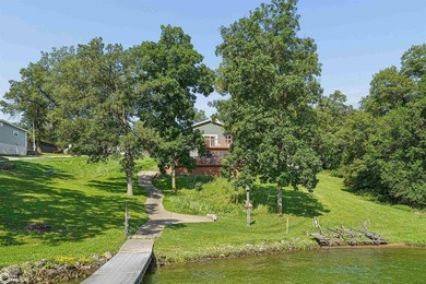 LAKEFRONT - This property offers a peaceful lakefront retreat - photo 4