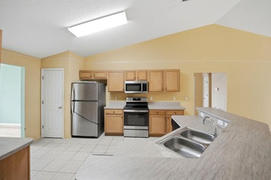 Spacious 4-bedroom, 3-bath home ideally located just minutes - photo 10