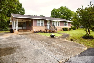 Welcome to small-town living at its best in charming Calhoun - photo 1