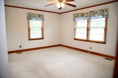 Welcome to small-town living at its best in charming Calhoun - photo 8
