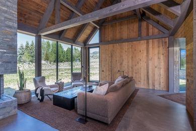 This bespoke dwelling is simple, authentic, and elegantly - photo 12