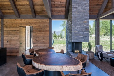 This bespoke dwelling is simple, authentic, and elegantly - photo 13