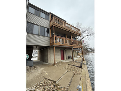 Lakeside comfort and updated style come together in this fully - photo 14