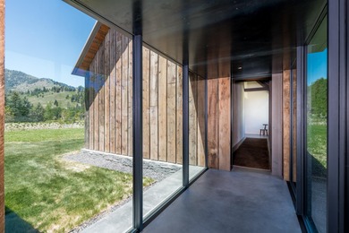This bespoke dwelling is simple, authentic, and elegantly - photo 18
