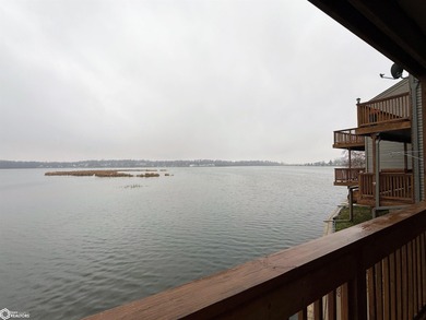 Lakeside comfort and updated style come together in this fully - photo 20