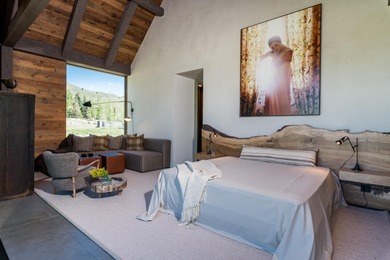 This bespoke dwelling is simple, authentic, and elegantly - photo 20